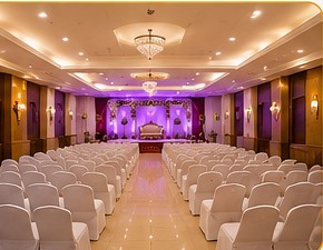Guest seating for large gatherings