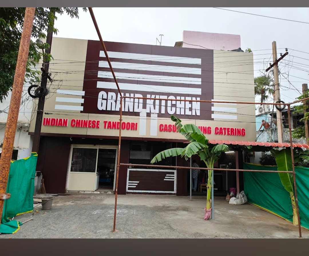 Grand Kitchen