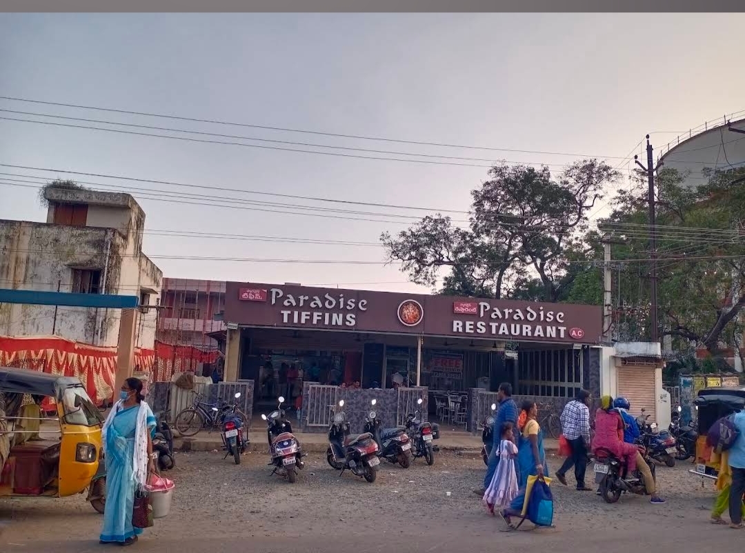 Paradise tiffins& Resturant